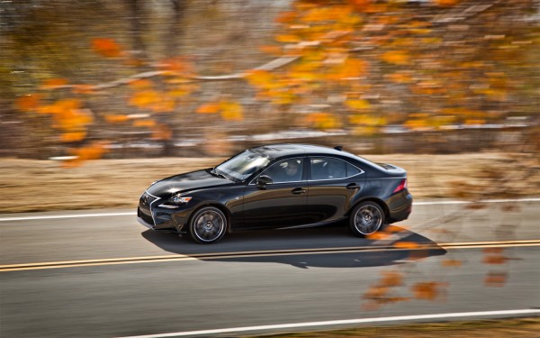 2014-Lexus-IS-350-Sport-side-in-motion