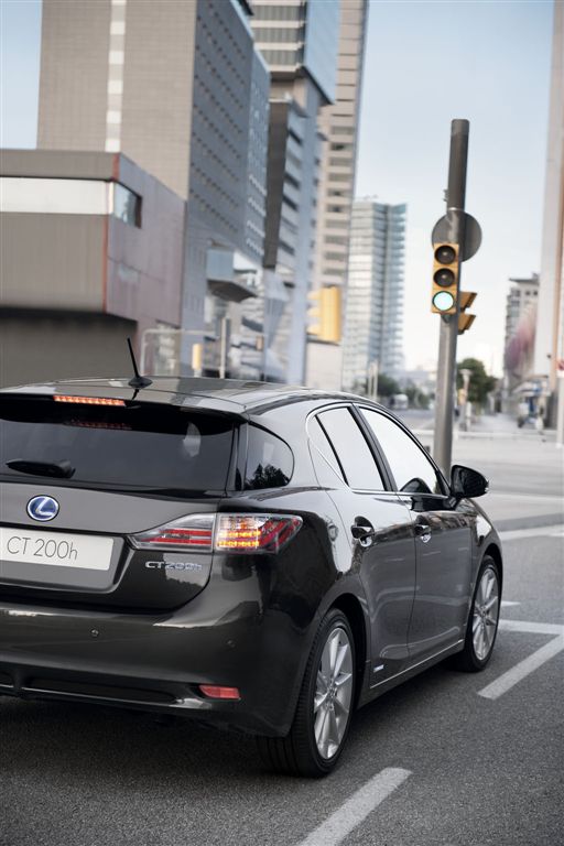 lexus-ct-200h-dynamisch-9