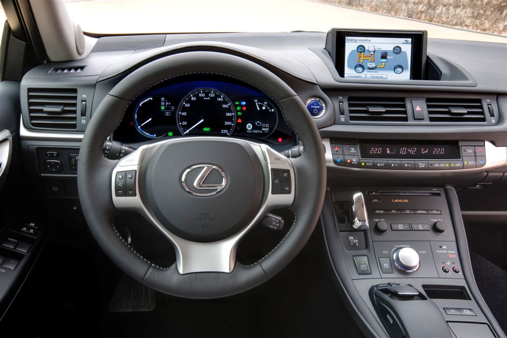 lexus-ct-200h-interieur-2