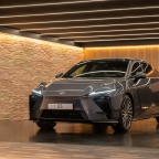 01_Lexus-maakt-alle-prijzen-bekend-van-volledig-nieuwe-elektrische-en-hybride-Lexus-ES
