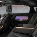 06_Lexus-maakt-alle-prijzen-bekend-van-volledig-nieuwe-elektrische-en-hybride-Lexus-ES