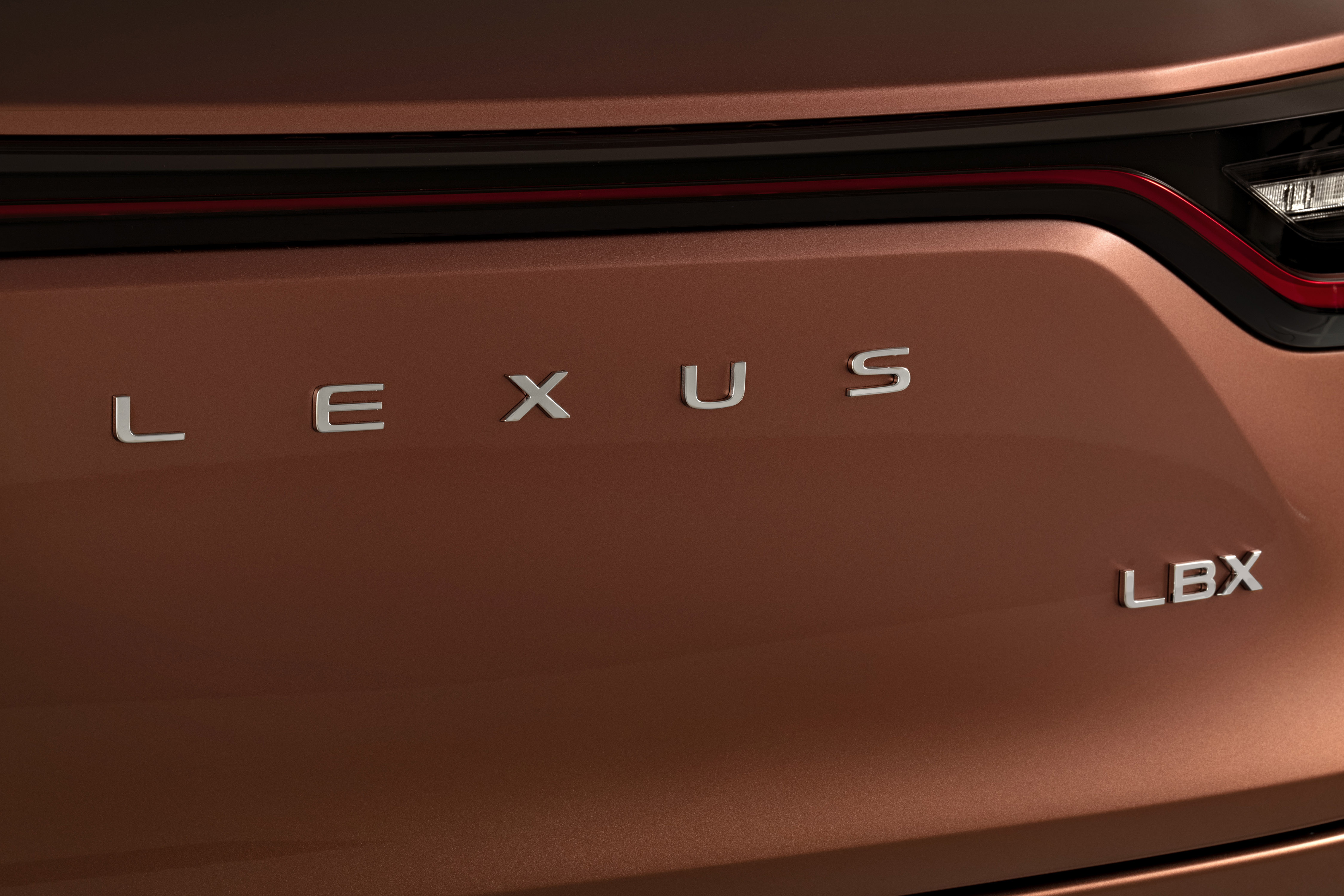 24_Wereldpremiere-volledig-nieuwe-Lexus-LBX-de-essentie-van-Lexus-gedestilleerd
