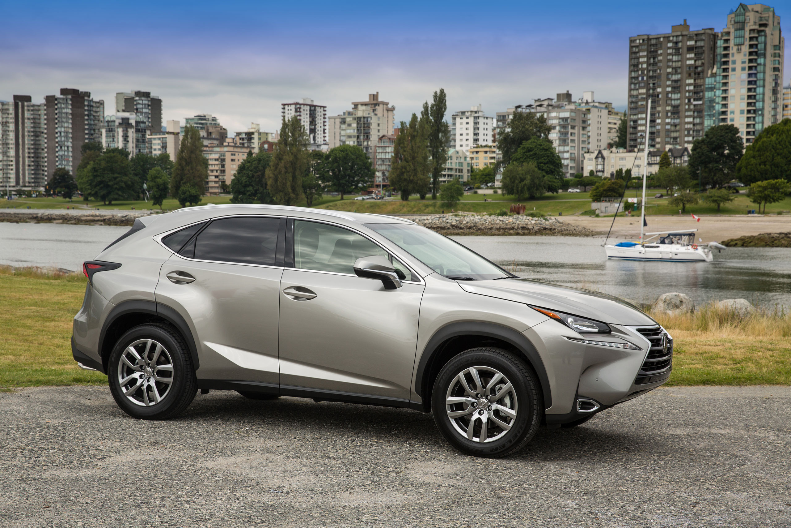 2015-Lexus-NX-200t-003