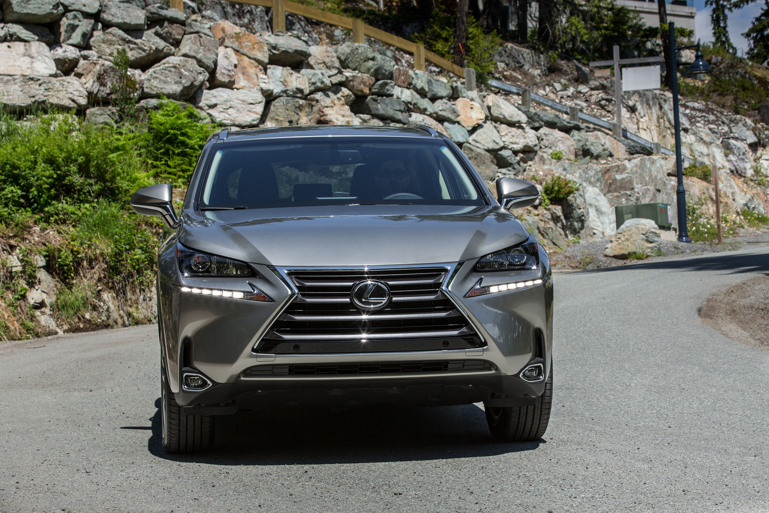 2015-Lexus-NX-200t-005