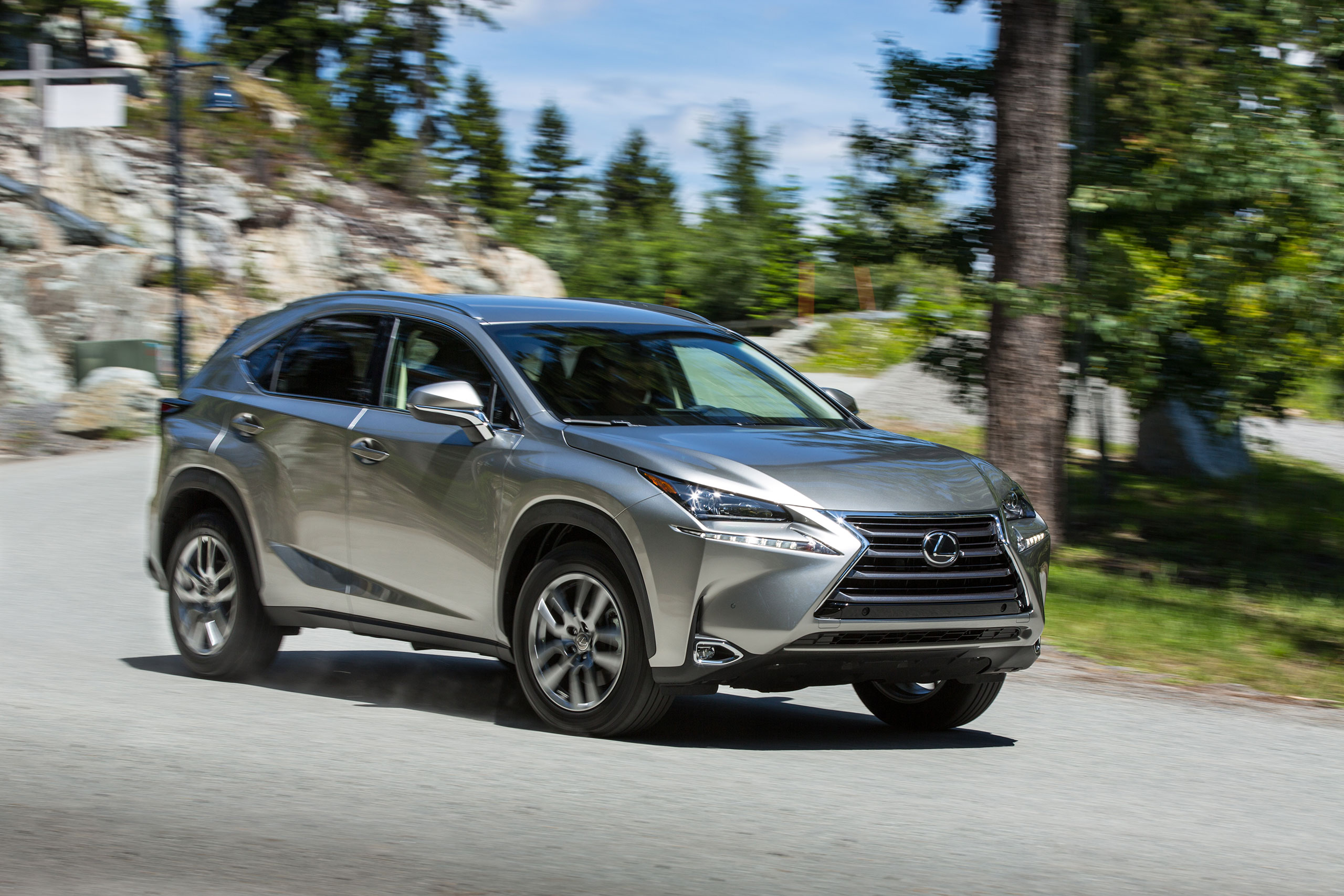 2015-Lexus-NX-200t-006