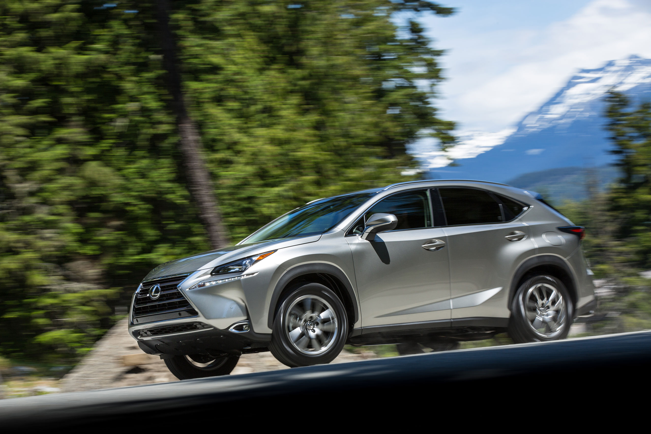 2015-Lexus-NX-200t-007