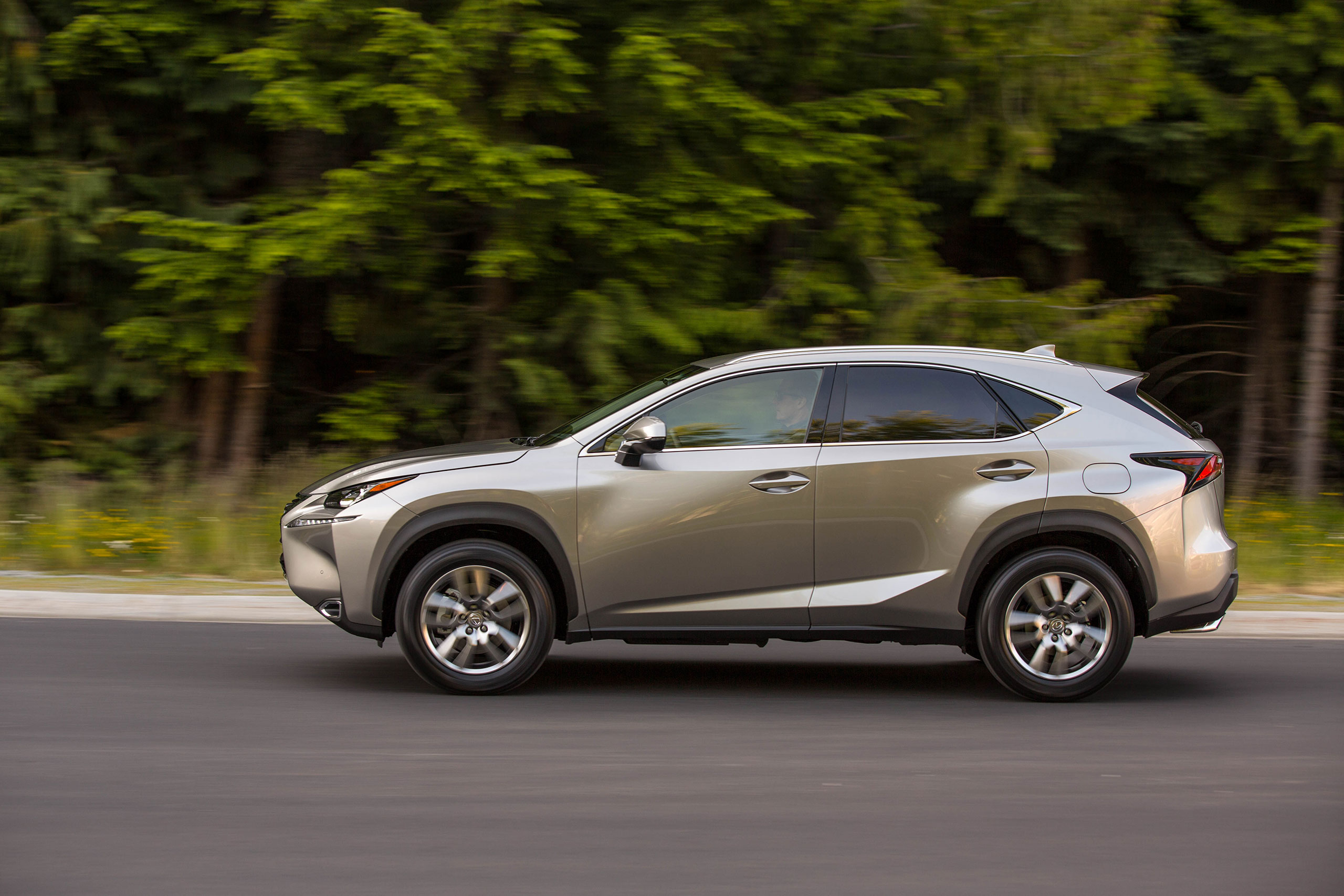 2015-Lexus-NX-200t-008