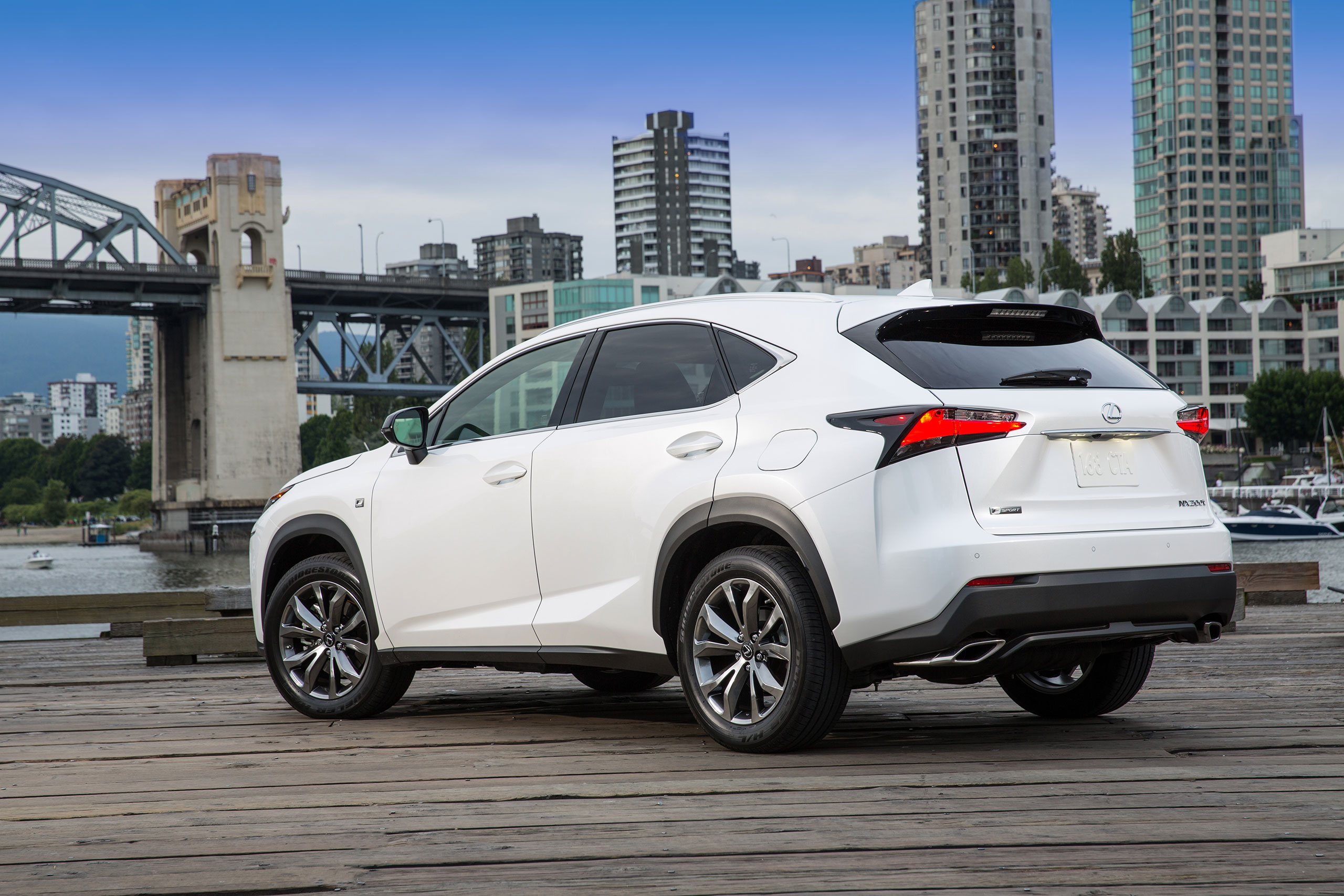 2015-Lexus-NX-200t-F-SPORT-045