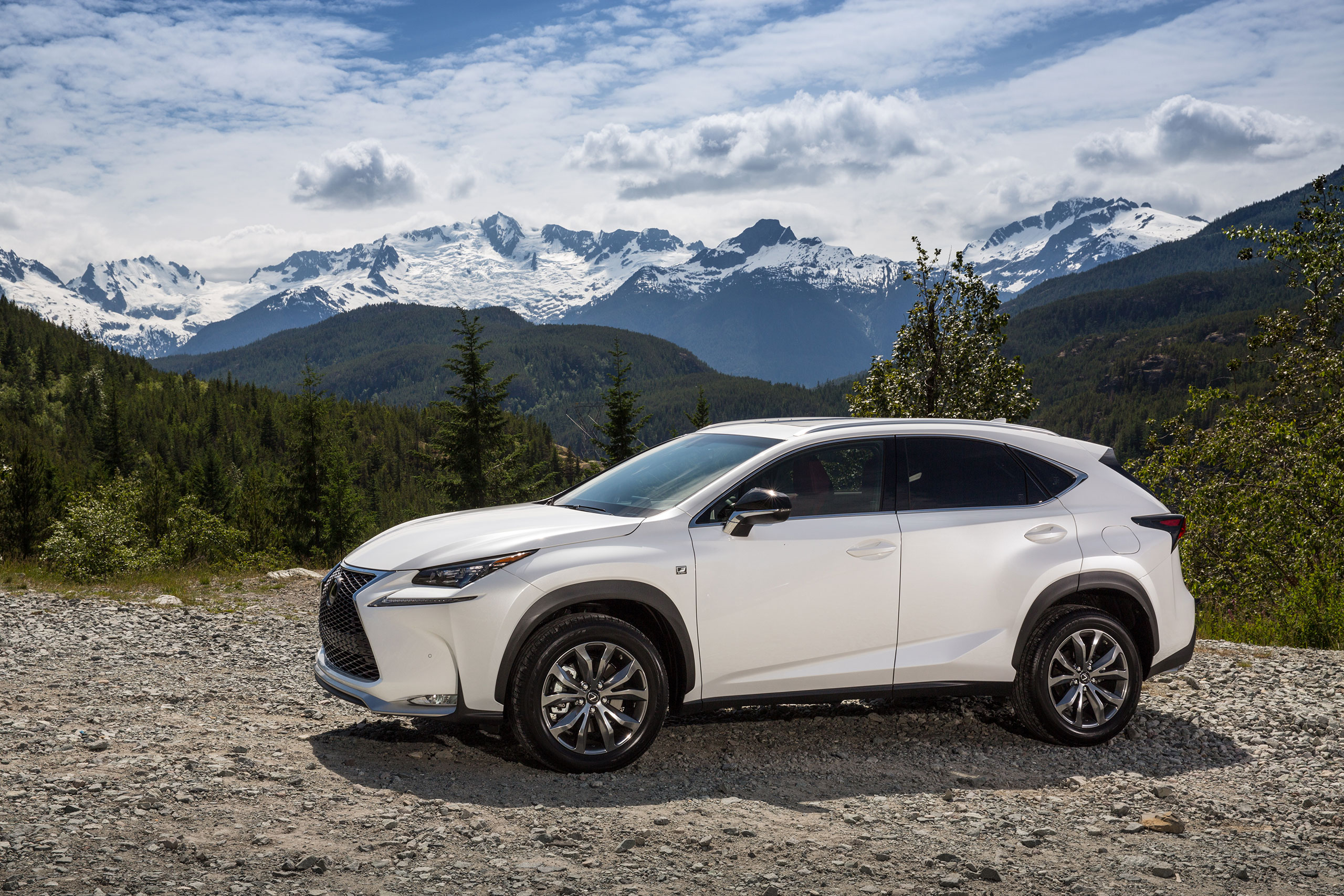 2015-Lexus-NX-200t-F-SPORT-048