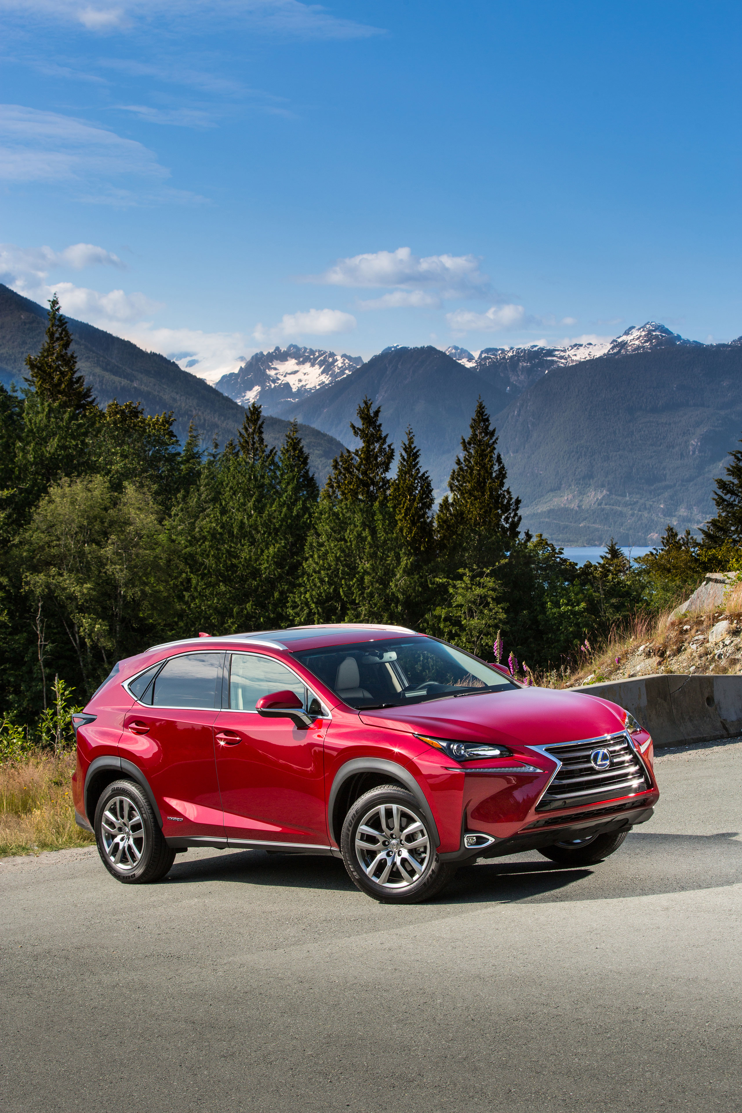 2015-Lexus-NX-300h-022