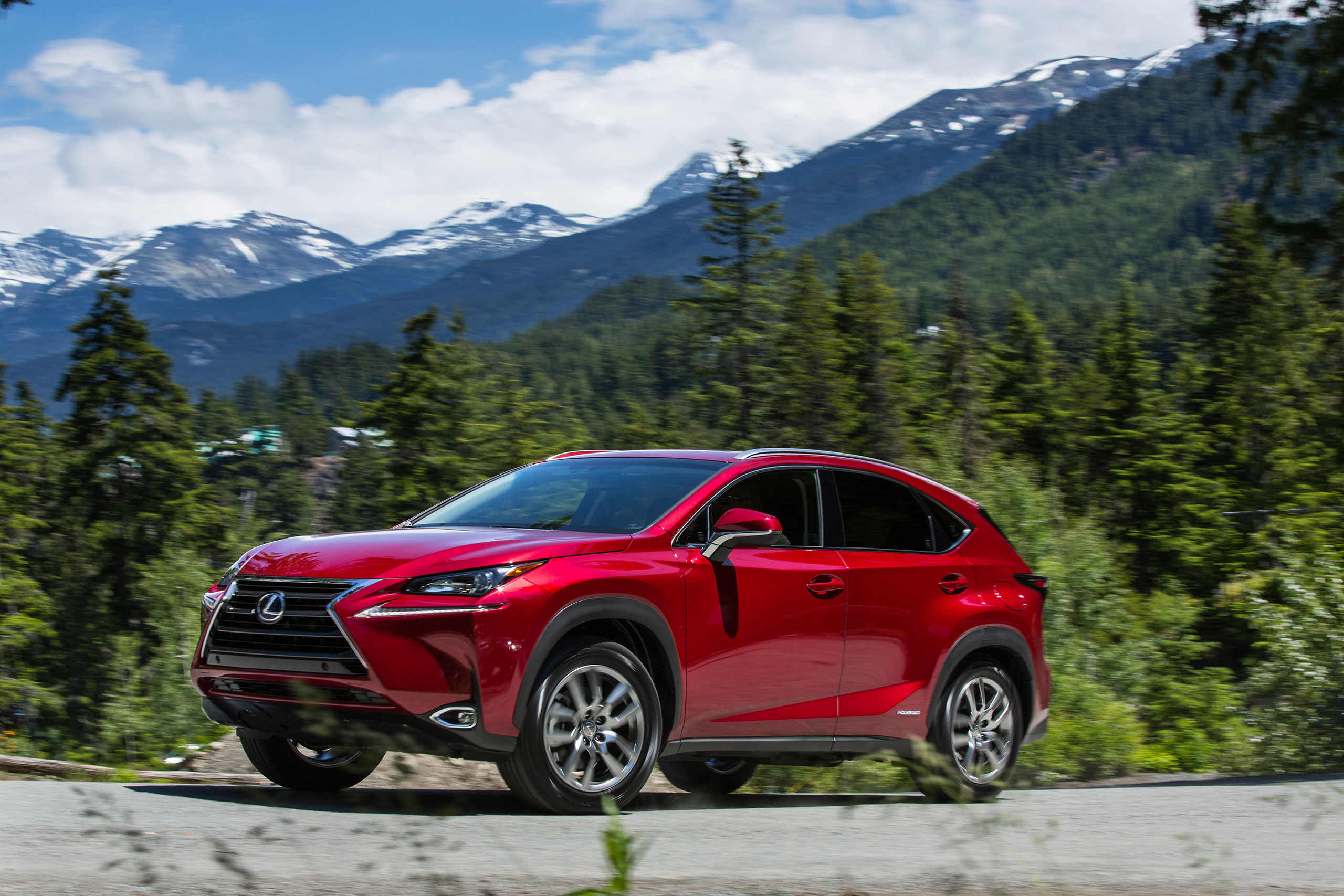 2015-Lexus-NX-300h-023