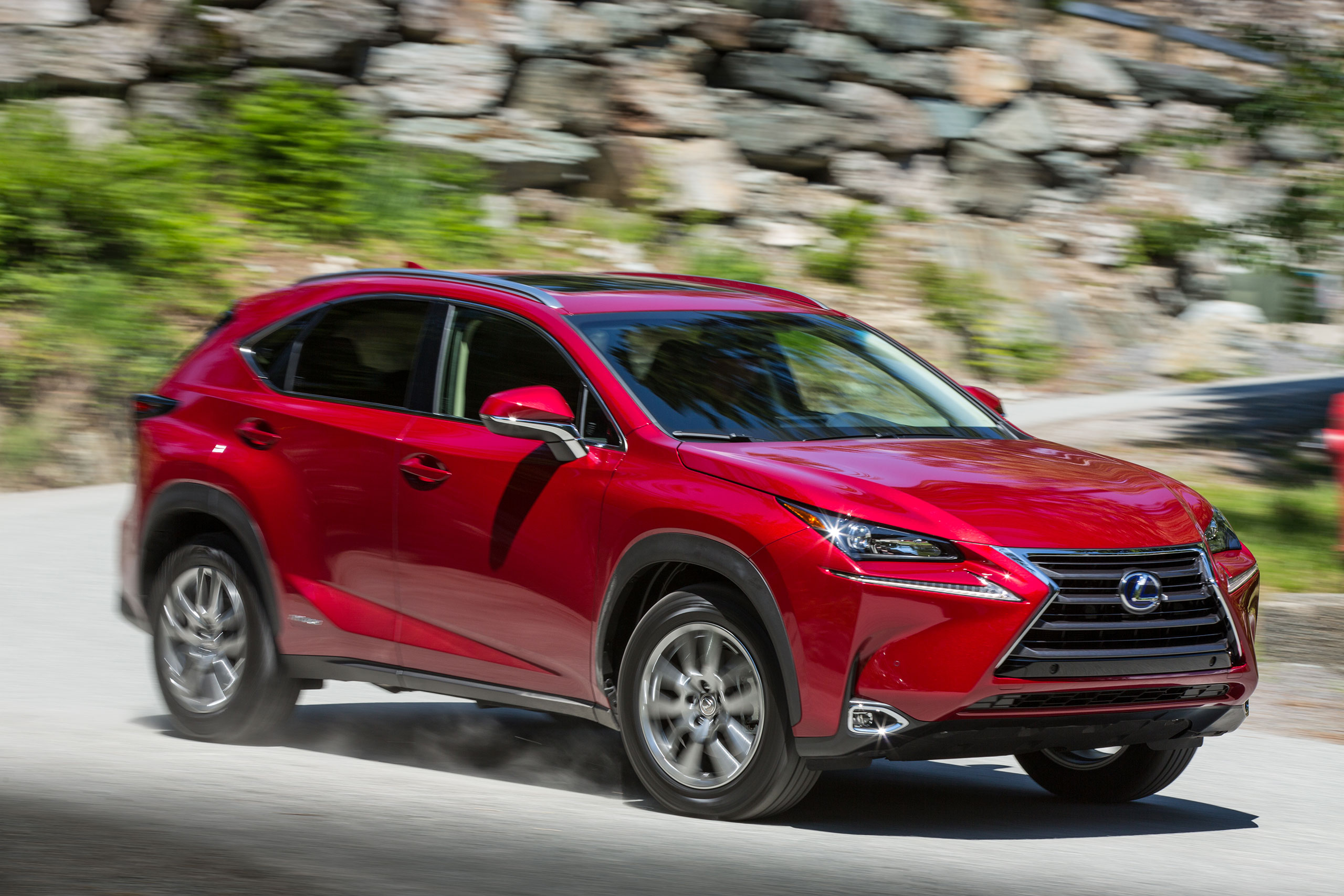 2015-Lexus-NX-300h-024