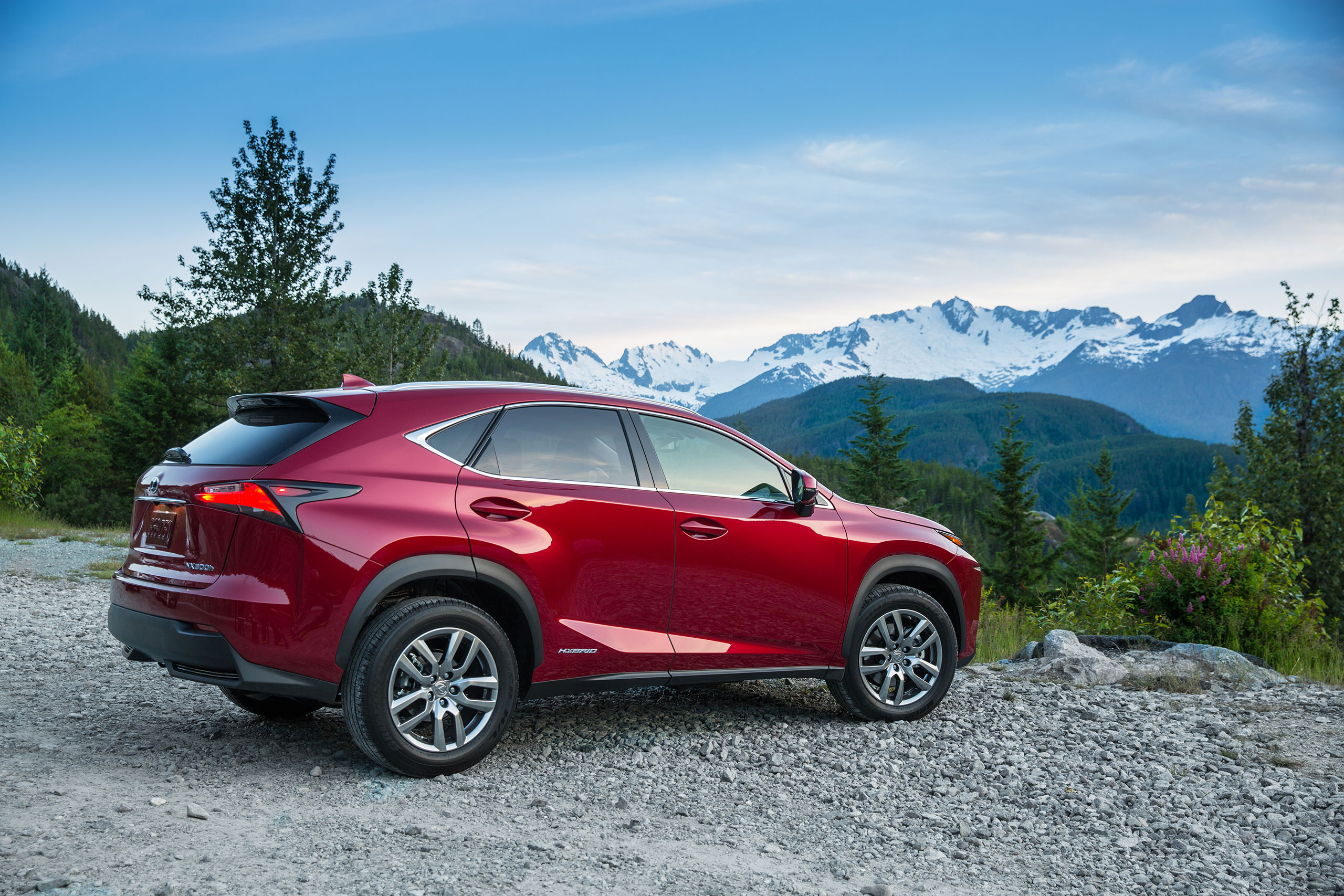 2015-Lexus-NX-300h-027